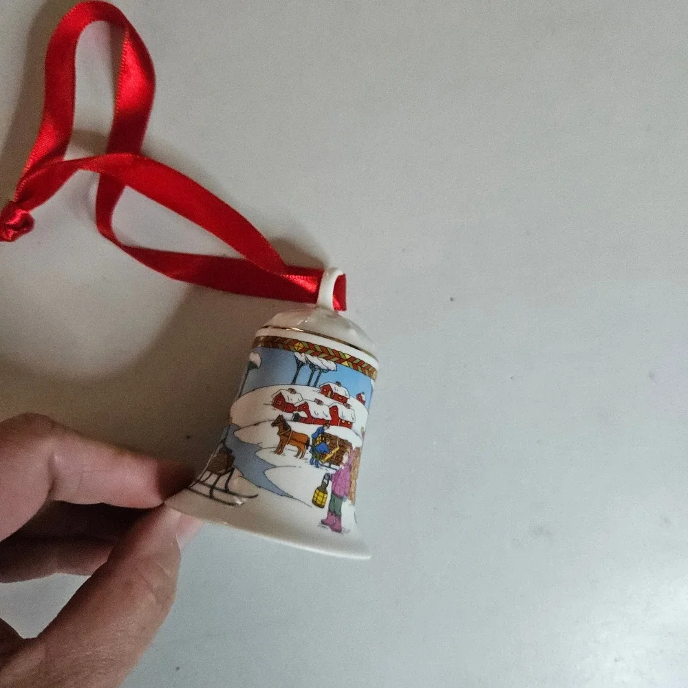 Hutschenreuther 2010 Christmas Bell Ole Winther Carpenter's Forest Ornament Box
